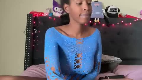 Snapshot of cum2charmxx chatting on October 4, 2025, 6:50 pm cum2charmxx online show from October 4, 2025, 6:50 pm