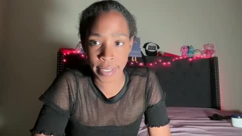 Snapshot of cum2charmxx chatting on October 9, 2025, 1:47 am cum2charmxx online show from October 9, 2025, 1:47 am