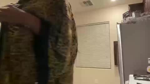 Snapshot of cum2charmxx chatting on October 13, 2025, 6:13 am cum2charmxx online show from October 13, 2025, 6:13 am