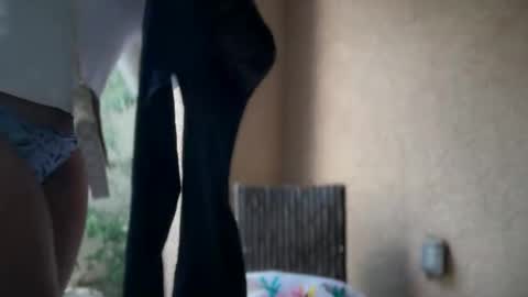 Snapshot of cum2charmxx chatting on November 5, 2025, 6:30 pm cum2charmxx online show from November 5, 2025, 6:30 pm