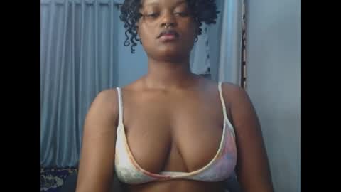 Snapshot of cum_ebony_petitxx chatting on May 6, 2026, 7:35 am cath online show from May 6, 2026, 7:35 am