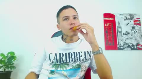 cumandres online show from April 28, 2026, 3:17 pm
