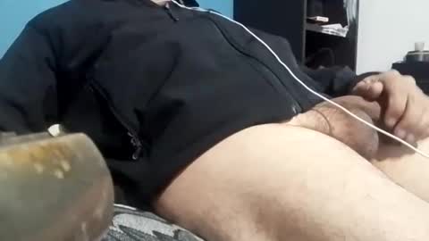 Snapshot of cumbian_chero chatting on November 7, 2025, 4:18 pm cumbian_chero online show from November 7, 2025, 4:18 pm