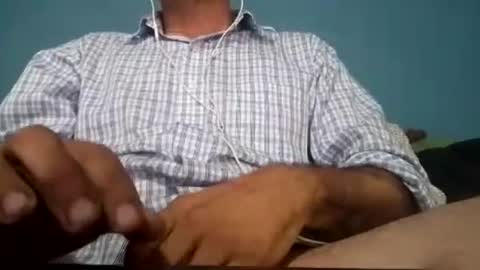Snapshot of cumbian_chero chatting on August 4, 2026, 2:52 pm cumbian_chero online show from August 4, 2026, 2:52 pm