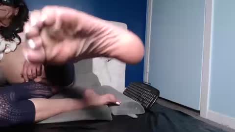 Cumelia online show from May 1, 2026, 1:43 am