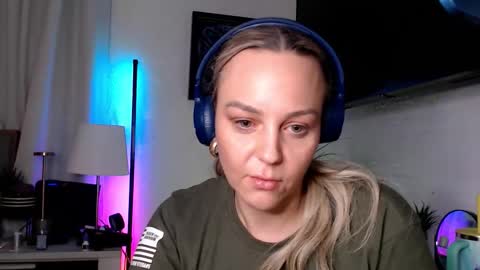 cumguzzlingskank online show from March 16, 2026, 5:44 am