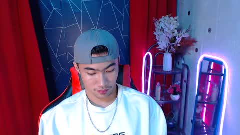 Snapshot of cumhavefun25 chatting on December 15, 2024, 7:10 pm ask me online show from December 15, 2024, 7:10 pm