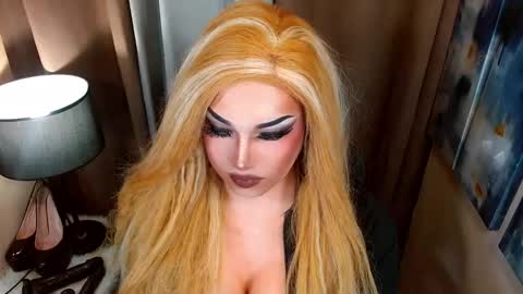 Snapshot of cumoffun chatting on October 9, 2025, 8:45 am Cattaleya online show from October 9, 2025, 8:45 am