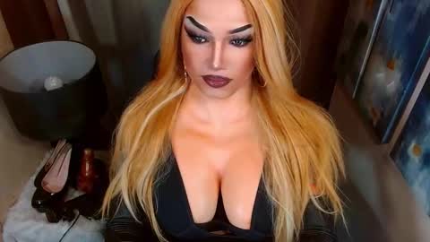 Snapshot of cumoffun chatting on December 18, 2025, 7:14 am Cattaleya online show from December 18, 2025, 7:14 am