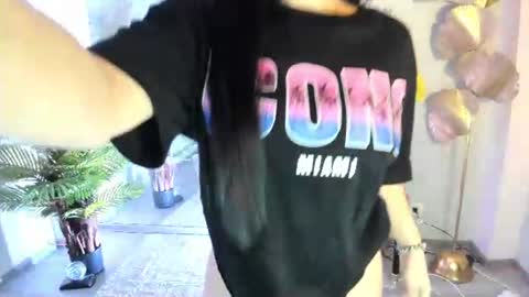 Snapshot of cupcake_izzy chatting on June 21, 2026, 6:21 pm cupcake_izzy online show from June 21, 2026, 6:21 pm