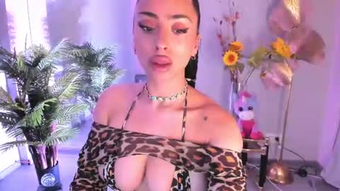 Snapshot of cupcake_izzy chatting on July 6, 2026, 6:10 pm cupcake_izzy online show from July 6, 2026, 6:10 pm