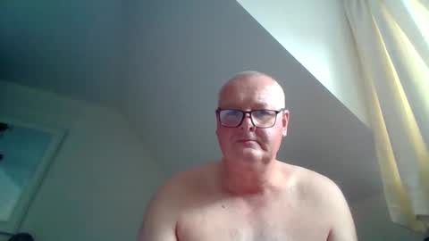 curiousax77 online show from April 16, 2026, 2:40 pm