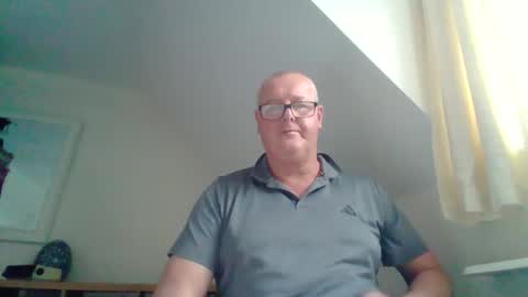 curiousax77 online show from April 17, 2026, 10:51 am