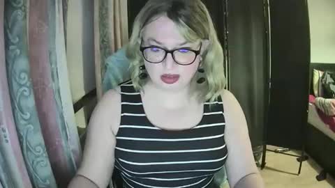 Snapshot of curleyshirley chatting on April 17, 2026, 8:34 pm Shirley online show from April 17, 2026, 8:34 pm