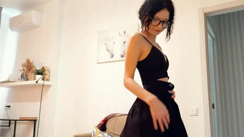 Kira online show from April 22, 2026, 12:39 pm