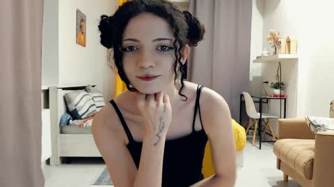 Snapshot of curlixiee chatting on June 3, 2026, 11:10 pm Kira online show from June 3, 2026, 11:10 pm