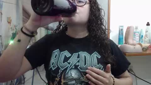 Vannesa online show from March 9, 2026, 8:24 pm