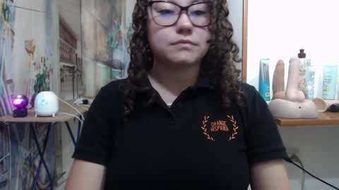 Vannesa online show from April 9, 2026, 2:33 am