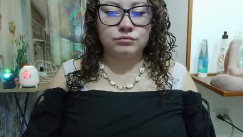 Vannesa online show from April 24, 2026, 3:42 am