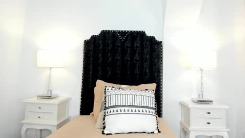 curly luna  online show from March 10, 2026, 7:41 pm