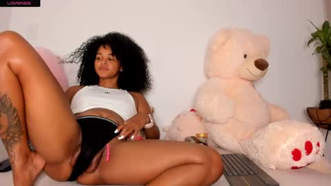 Snapshot of curly_sweett chatting on May 15, 2026, 11:12 pm Curly - OF- CURLY SWEETT online show from May 15, 2026, 11:12 pm