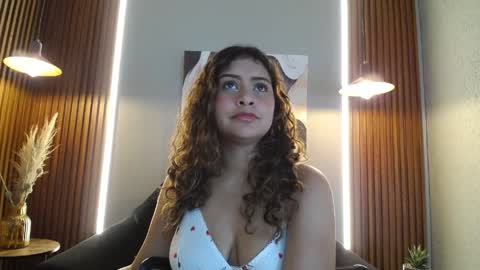 Snapshot of curlydani chatting on April 7, 2026, 2:01 am DANI online show from April 7, 2026, 2:01 am