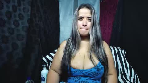 Snapshot of curvy_emma0 chatting on September 17, 2025, 10:22 pm Emma online show from September 17, 2025, 10:22 pm