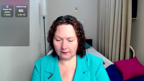 Snapshot of curvy_girlz chatting on October 5, 2025, 4:38 pm curvy_girlz online show from October 5, 2025, 4:38 pm