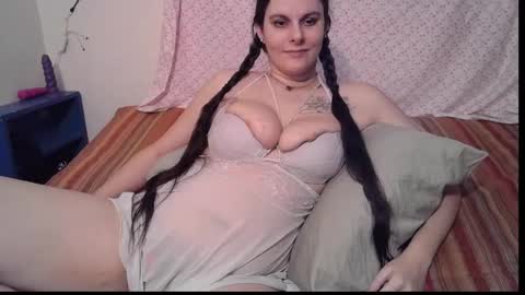 Snapshot of curvygamerceline chatting on December 8, 2024, 1:56 am Celine Fawe online show from December 8, 2024, 1:56 am