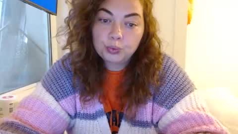 Snapshot of curvymomylore chatting on June 4, 2026, 7:36 am Lore online show from June 4, 2026, 7:36 am