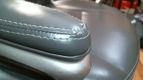 Snapshot of cutandwaxed2 chatting on November 10, 2025, 2:05 pm BI SMOOTH MATURE SUB online show from November 10, 2025, 2:05 pm