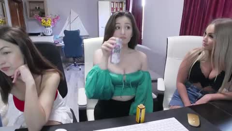 Snapshot of cute00kiara chatting on May 21, 2026, 6:53 am and follow twittercute00kiara2 online show from May 21, 2026, 6:53 am