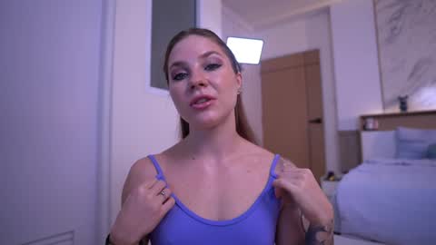 Foxy online show from December 14, 2025, 1:00 am