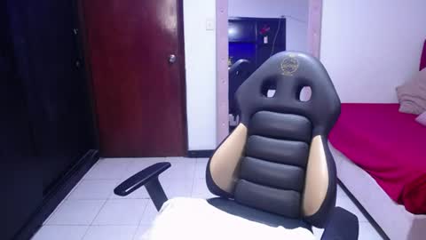 Snapshot of cute_angel_1 chatting on July 6, 2026, 11:29 pm cute_angel_1 online show from July 6, 2026, 11:29 pm