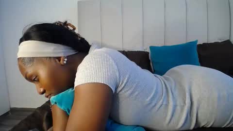 Liya online show from October 6, 2025, 8:45 am