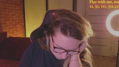 Snapshot of cute_darina chatting on December 14, 2024, 1:28 am Everyday stream in the same time online show from December 14, 2024, 1:28 am