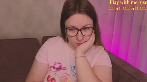 Snapshot of cute_darina chatting on October 15, 2025, 2:01 am Everyday stream in the same time online show from October 15, 2025, 2:01 am