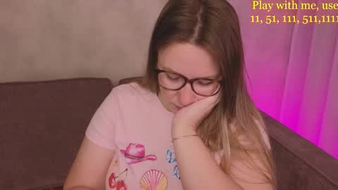 Snapshot of cute_darina chatting on October 16, 2025, 1:39 am Everyday stream in the same time online show from October 16, 2025, 1:39 am