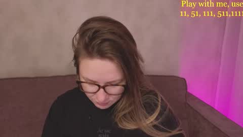 Snapshot of cute_darina chatting on October 19, 2025, 3:40 am Everyday stream in the same time online show from October 19, 2025, 3:40 am