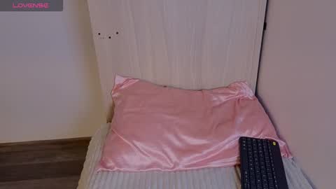 Snapshot of cute_emmma chatting on December 15, 2025, 1:48 pm Emma online show from December 15, 2025, 1:48 pm