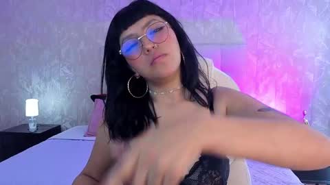 Sofa  online show from April 27, 2026, 8:18 pm