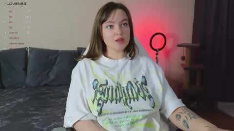 Snapshot of cute_junk chatting on November 25, 2025, 4:23 am Kite and Jack online show from November 25, 2025, 4:23 am