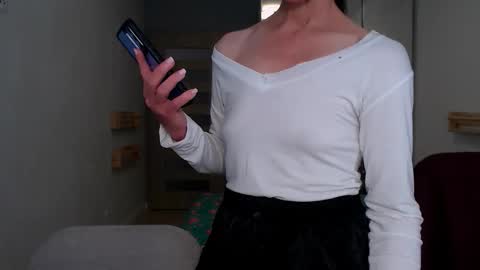 cute_lion_ online show from April 25, 2026, 1:03 pm