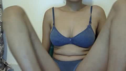 lizaa online show from April 18, 2026, 4:05 am