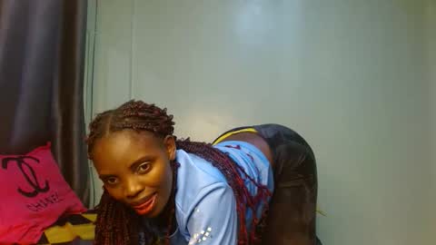 cute_lorna online show from April 23, 2026, 12:26 pm