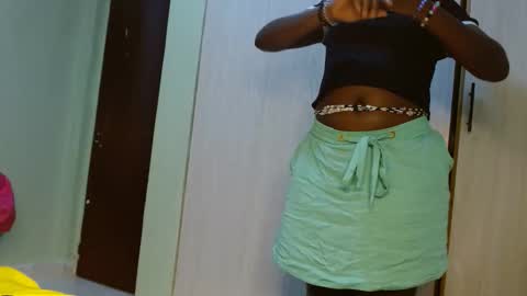 cute_lorna online show from April 28, 2026, 2:10 am