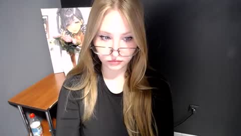 Snapshot of cute_minx chatting on July 6, 2026, 6:21 am Veronica online show from July 6, 2026, 6:21 am