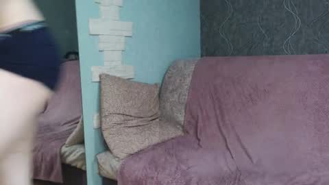 Snapshot of cute_oliver chatting on February 19, 2025, 7:38 pm Oliver online show from February 19, 2025, 7:38 pm