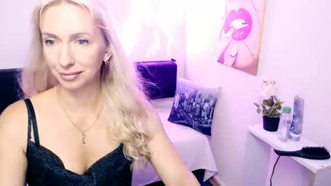 cute_smile_shy online show from July 11, 2026, 9:49 pm