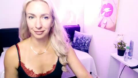 cute_smile_shy online show from July 25, 2026, 10:40 pm